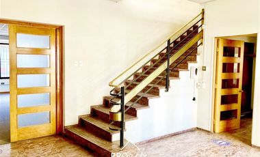 Casa en Arriendo en Casa Comercial para Oficina en Suecia con Lota Terreno 720 m2, Providencia