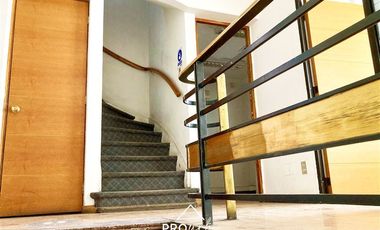 Casa en Arriendo en Casa Comercial para Oficina en Suecia con Lota Terreno 720 m2, Providencia