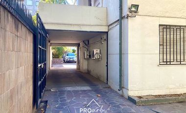 Casa en Arriendo en Casa Comercial para Oficina en Suecia con Lota Terreno 720 m2, Providencia