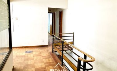 Oficina en Arriendo en Casa Comercial para Oficina en Suecia con Lota Terreno 720 m2, Providencia