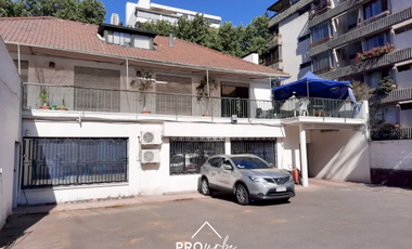 Oficina en Arriendo en Casa Comercial para Oficina en Suecia con Lota Terreno 720 m2, Providencia