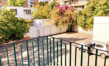 Oficina en Arriendo en Casa Comercial para Oficina en Suecia con Lota Terreno 720 m2, Providencia