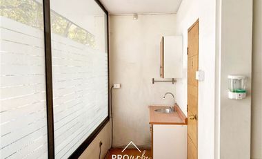 Oficina en Arriendo en Casa Comercial para Oficina en Suecia con Lota Terreno 720 m2, Providencia