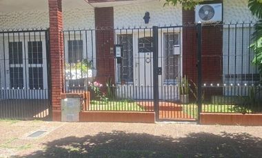 Casa tres ambientes en venta en Wilde