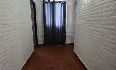 CASA EN VENTA EN LOMAS DE CUERNAVACA, CON GRAN JARDÍN Y ALBERCA