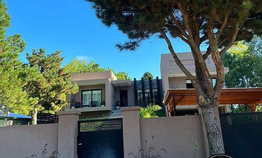 Casa en venta - San Bernardo - Calle 1 Esq. 16 al 1284