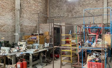 Galpón en venta 375 m2 Piso de hormigón Techo chapa Portón corredizo