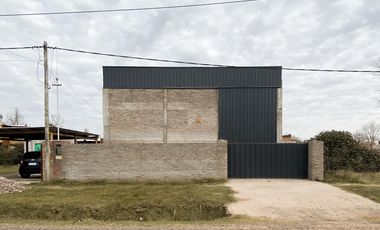 Galpón en venta 375 m2 Piso de hormigón Techo chapa Portón corredizo