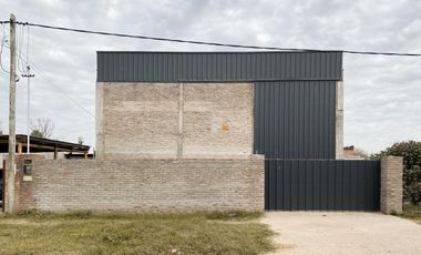 Galpón en venta 375 m2 Piso de hormigón Techo chapa Portón corredizo