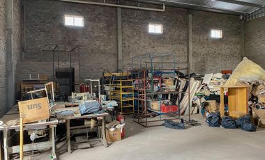 Galpón en venta 375 m2 Piso de hormigón Techo chapa Portón corredizo
