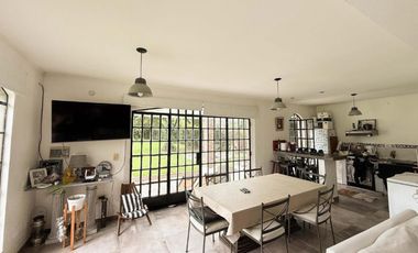 Casa en venta - 3 Dormitorios 3 Baños - 2.100Mts2 - Villa Elisa