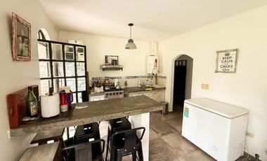 Casa en venta - 3 Dormitorios 3 Baños - 2.100Mts2 - Villa Elisa