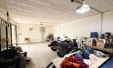 Casa en venta - 3 Dormitorios 3 Baños - 2.100Mts2 - Villa Elisa