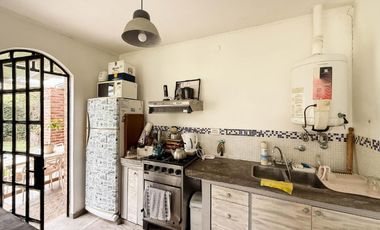 Casa en venta - 3 Dormitorios 3 Baños - 2.100Mts2 - Villa Elisa