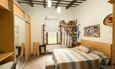 Casa en venta - 3 Dormitorios 3 Baños - 2.100Mts2 - Villa Elisa