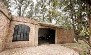 Casa en venta - 3 Dormitorios 3 Baños - 2.100Mts2 - Villa Elisa