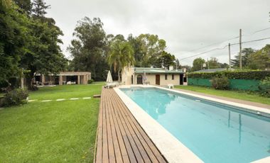Casa en venta - 3 Dormitorios 3 Baños - 2.100Mts2 - Villa Elisa