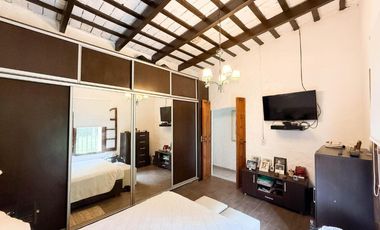 Casa en venta - 3 Dormitorios 3 Baños - 2.100Mts2 - Villa Elisa