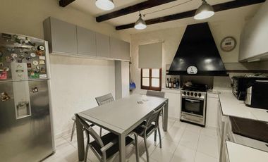 Casa en venta - 3 Dormitorios 3 Baños - 2.100Mts2 - Villa Elisa