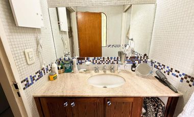 Casa en venta - 3 Dormitorios 3 Baños - 2.100Mts2 - Villa Elisa