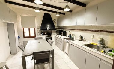 Casa en venta - 3 Dormitorios 3 Baños - 2.100Mts2 - Villa Elisa