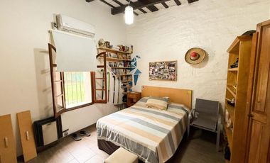 Casa en venta - 3 Dormitorios 3 Baños - 2.100Mts2 - Villa Elisa