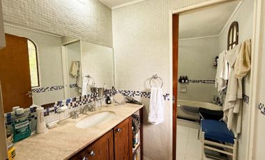 Casa en venta - 3 Dormitorios 3 Baños - 2.100Mts2 - Villa Elisa