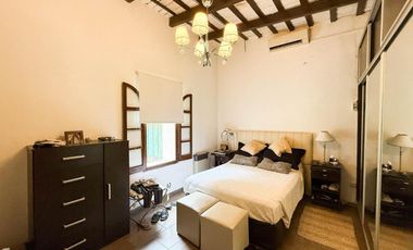 Casa en venta - 3 Dormitorios 3 Baños - 2.100Mts2 - Villa Elisa