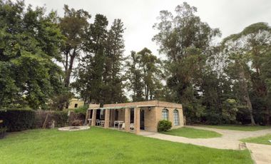 Casa en venta - 3 Dormitorios 3 Baños - 2.100Mts2 - Villa Elisa