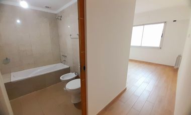 Florida Mitre - Amplio 2 amb en excelente estado, con balcón, 2 baños!