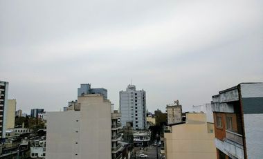 Florida Mitre - Amplio 2 amb en excelente estado, con balcón, 2 baños!