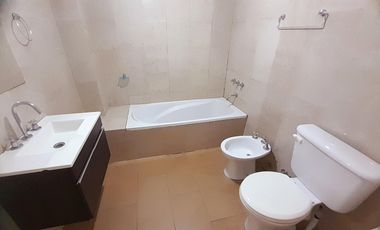 Florida Mitre - Amplio 2 amb en excelente estado, con balcón, 2 baños!