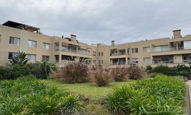 Departamento 2 ambientes con jardín en venta en Sucre San Isidro