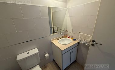 Departamento 2 ambientes con jardín en venta en Sucre San Isidro