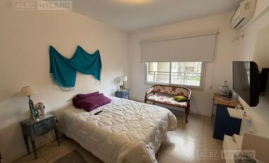 Departamento 2 ambientes con jardín en venta en Sucre San Isidro