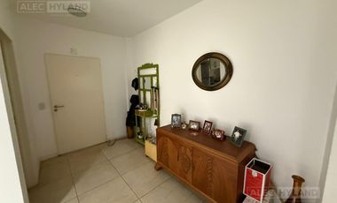 Departamento 2 ambientes con jardín en venta en Sucre San Isidro