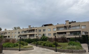 Departamento 2 ambientes con jardín en venta en Sucre San Isidro