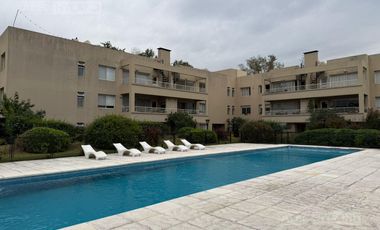 Departamento 2 ambientes con jardín en venta en Sucre San Isidro