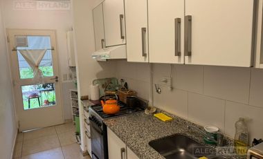 Departamento 2 ambientes con jardín en venta en Sucre San Isidro