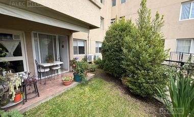 Departamento 2 ambientes con jardín en venta en Sucre San Isidro