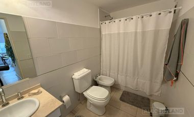 Departamento 2 ambientes con jardín en venta en Sucre San Isidro