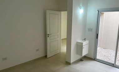 Casa en venta - 5 Dormitorios 2 Baños - 100Mts2 - Quilmes