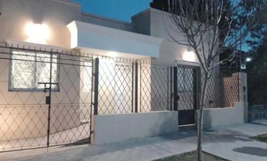 Casa en venta - 5 Dormitorios 2 Baños - 100Mts2 - Quilmes