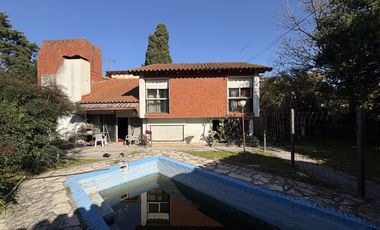 Casa 5 ambientes con piscina