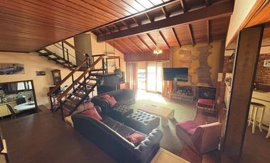 Casa 5 ambientes con piscina