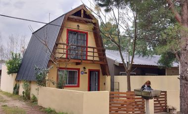 Casa en venta - 2 Dormitorios 2 Baños - Cochera - 106Mts2 - Las Toninas