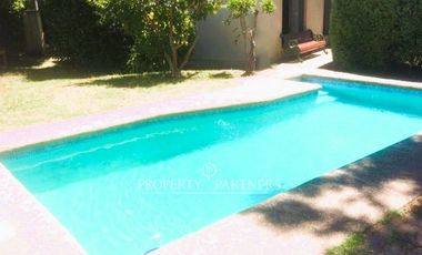 Pingueral casa con amplio patio y piscina