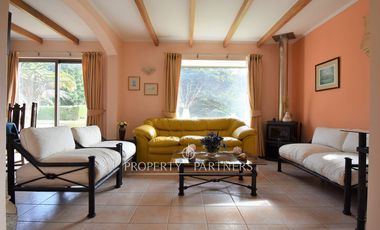 Pingueral casa con amplio patio y piscina