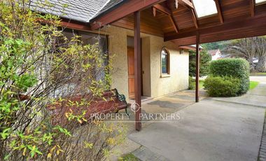 Pingueral casa con amplio patio y piscina