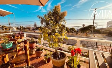 Casa esquina, en plena avenida San Marcos